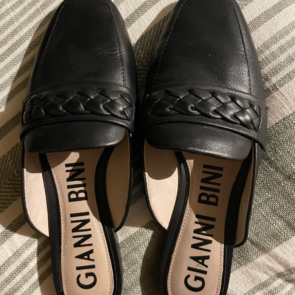 Gianni Bini Black Leather Mules